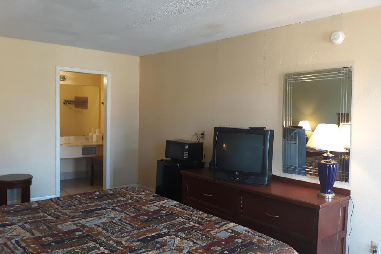 Rest Inn - Extended Stay, I-40 Airport, Wedding & Event Center أماريلو المظهر الخارجي الصورة