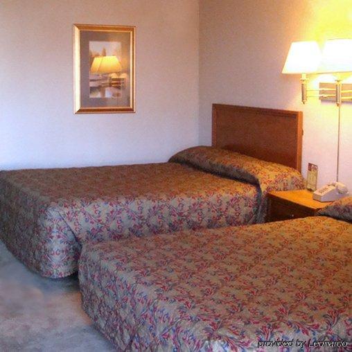Rest Inn - Extended Stay, I-40 Airport, Wedding & Event Center أماريلو الغرفة الصورة