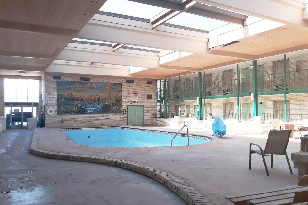 Rest Inn - Extended Stay, I-40 Airport, Wedding & Event Center أماريلو المظهر الخارجي الصورة