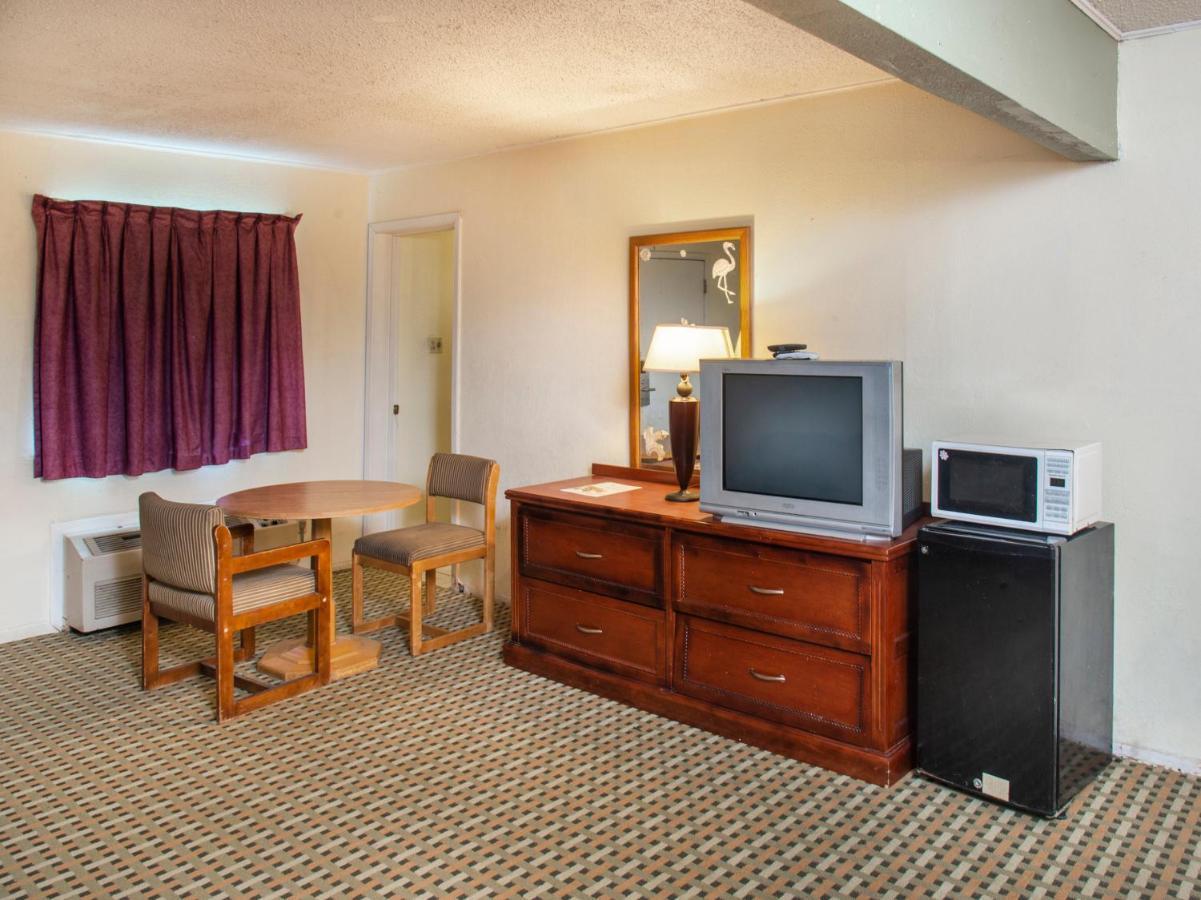 Rest Inn - Extended Stay, I-40 Airport, Wedding & Event Center أماريلو المظهر الخارجي الصورة