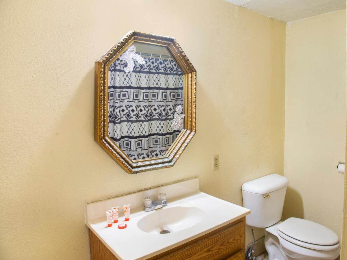 Rest Inn - Extended Stay, I-40 Airport, Wedding & Event Center أماريلو المظهر الخارجي الصورة